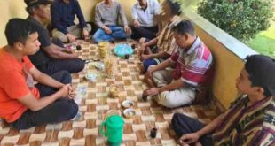 Tokoh Muda Minang, Bembi Perdana, mengunjungi rumah korban perampokan dan pemerkosaan. (foto : Jamil)