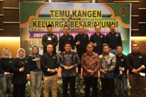 Muhammadiyah Palembang sebagai lembaga yang mengutamakan kecerdaasan bangsa. Tetap konsistensi dalam menjaga mutu pendidikan yang dimiliki Muhamdiyah  mulai dari sekolah dasar hingga perguruan tinggi, ungkap H. Herman Deru saat menyampaikan arahan  pada Reuni Akbar temu kangen dan Halal Bilhalal Lintas Fakultas dan Angkatan Alumni Universitas Muhammadiyah Palembang di Hotel Aston, pada hari Sabtu (7/5). (Foto : Humas Prov. Sumsel)