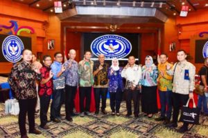 Bupati Kabupaten Musi Rawas (Mura), Hj. Ratna Machmud, bersama dengan rombongan setelah paparan di hadapan Sandiaga Uno. (foto : Febri)