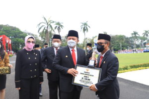 Hal itu disampaikannya sesuai menjadi Irup pada Upacara Peringatan Hari Pendidikan Nasional Tahun 2022  yang dipusatkan dihalaman Griya Agung Palembang yang melibatkan para Kepala Sekolah, Guru dan Siswa/siswi SMA/SMK se Sumsel, pada hari Jumat (13/5) pagi. (Foto : Humas Prov. Sumsel)