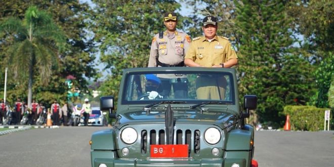 Apel Gelar Pasukan Pengamanan FORNAS VI 2022, di halaman Griya Agung Selasa (28/6) pagi. (Foto : Humas Prov. Sumsel)