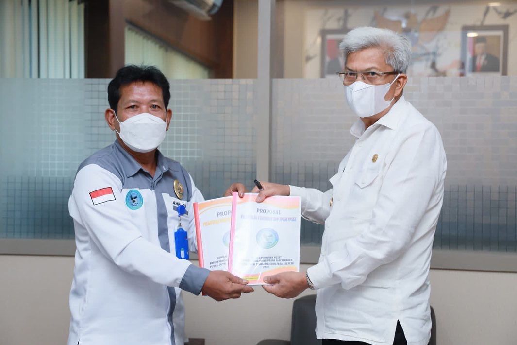 Wakil Gubernur Sumsel H. Mawardi Yahya (MY) menerima audiensi Forum Pendamping Usaha Masyarakat Putra Putri Sriwijaya Sumsel, di ruang kerjanya, pada hari Selasa (26/4). (Foto : Humas Prov. Sumsel)