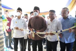 Herman Deru menghadiri halal bihalal yang digelar Ikatan Keluarga Bersatu Mendayun Komering Ulu Timur (IKB Manku) di kawasan Komplek Sasana Patra Tegal Binangun Palembang, pada hari Senin (16/5). (Foto : Humas prov. Sumsel)