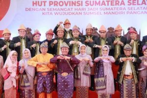 Memperingati Hari Ulang Tahun (HUT) Provinsi Sumsel ke-76 tahun 2022 yang dipusatkan di Dinning Hall komplek Jakabaring Sport City (JSC), pada hari Selasa (17/5) pagi. (Foto : Humas Prov. Sumsel)