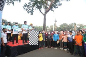 Pemprov Sumsel menggelar jalan sehat dan senam bersama di halaman kantor Gubernur Sumsel, Kamis (18/5) pagi. (Foto : Humas Prov. Sumsel)