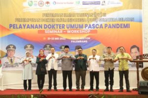 H. Herman Deru membuka langsung Pekan Ilmiah Tahunan (PIT) III Tahun 2022 Perhimpunan Dokter Umum Indonesia (PDUI), di Ballroom Hotel Beston Palembang, pada hari Sabtu (21/5). (Foto : Humas Prov. Sumsel)