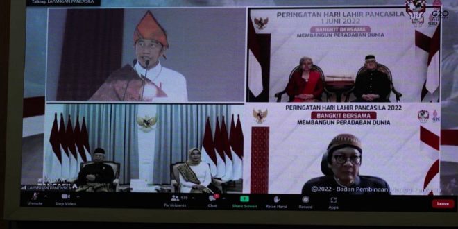 Ir. H. SA Supriono berkesempatan mengikuti Upacara Peringatan Hari Pancasila secara virtual bertempat di auditorium Binapraja kantor Gubernur Sumsel, pada hari Rabu (1/6). (Foto : Humas Prov. Sumsel)