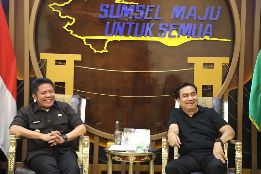 Menerima kunjungan Direktur Utama PT. Kereta Api Indonesia (KAI) Didiek Hartantyo, di Ruang Tamu Gubernur Sumsel, pada hari Kamis  (2/6) petang. (Foto : Humas Prov. Sumsel)