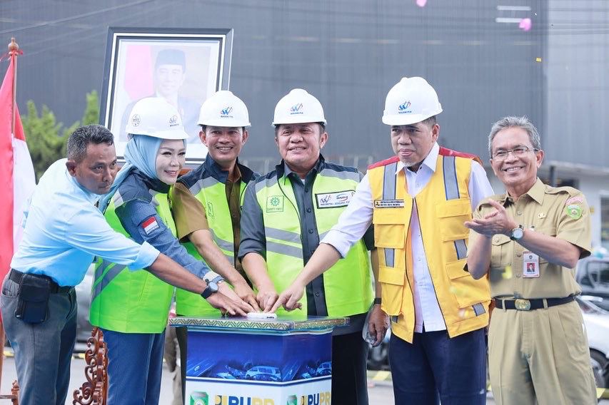 Pemerintah Provinsi Sumatera Selatan, Pemkot Palembang dan Kementerian Pekerjaan Umum (PU) membangun flyover yang ditandai dengan Groundbreaking oleh Gubernur Sumsel H. Herman Deru, pada hari Selasa (7/6). (Foto : Humas Prov. Sumsel)