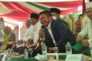 menghadiri Hari Lahir (Harla) muslimat NU ke 76 di Komplek Halaman Yayasan Pendidikan Sabulussalam Desa Sriwangi Kecamatan Semendawai Suku III Kabupaten OKU Timur, pada hari Minggu (12/6). (Foto : Humas Prov. Sumsel)