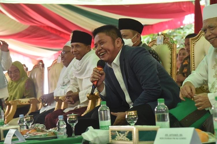 menghadiri Hari Lahir (Harla) muslimat NU ke 76 di Komplek Halaman Yayasan Pendidikan Sabulussalam Desa Sriwangi Kecamatan Semendawai Suku III Kabupaten OKU Timur, pada hari Minggu (12/6). (Foto : Humas Prov. Sumsel)