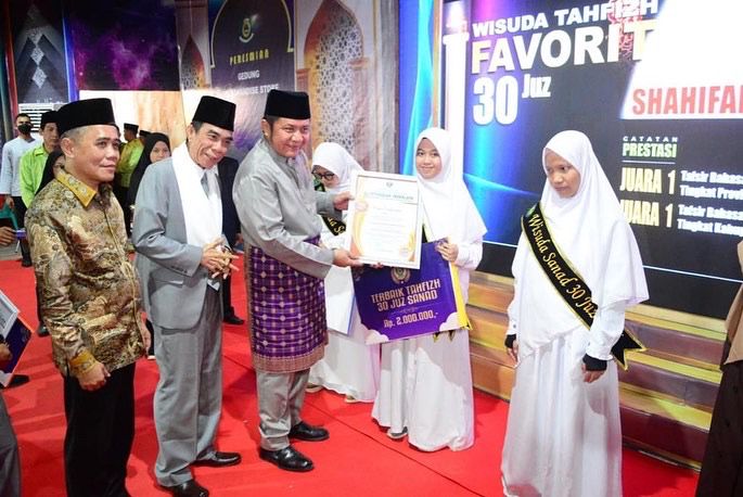 H. Herman Deru mengapresiasi Pondok Pesantren (Ponpes) Al-Ittifaqiah meski sudah berusia ke 55 tahun namun tetap eksis dalam berkontribusi dalam mencerdasakan kehidupan bangsa. (Foto : Humas Prov. Sumsel)