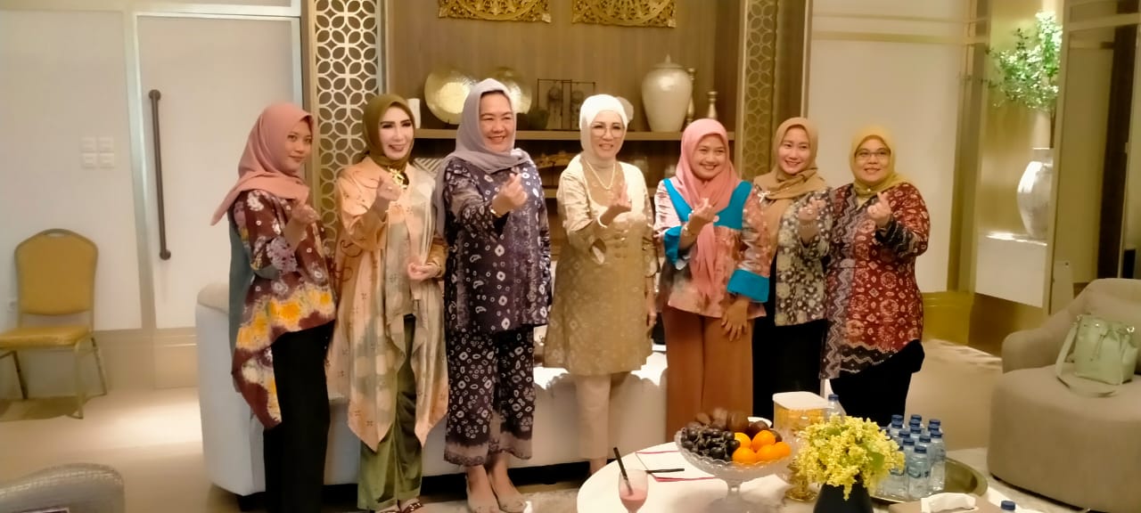 Ketua DPRD Sumsel, Hj. Anita Noeringhati, menerima audiensi pengurus Srikandi TP Sriwijaya. (foto : IST/musinews.id)
