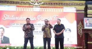 Gubernur Sumsel, Herman Deru, bersama Menkopolhukam. (foto : Humas Pemprov Sumsel)
