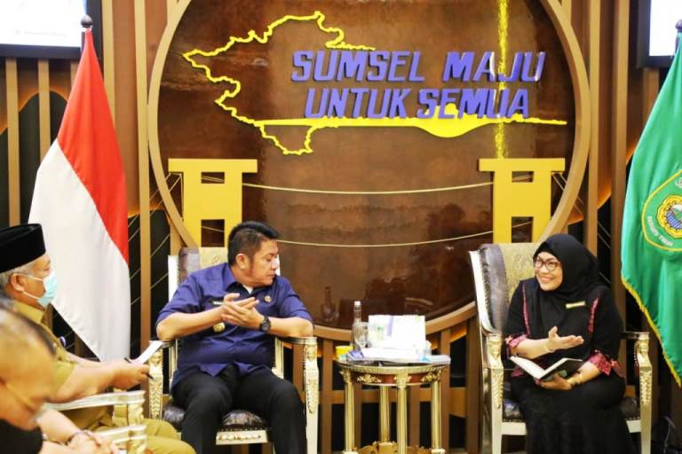 Gubernur Sumsel, Herman Deru, menerima audiensi Rektor Universitas Tridinanti Palembang dan rombongan pada hari Senin tanggal 13 Juni 2022. (foto : Humas Pemprov Sumsel)