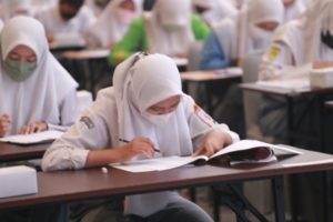 Peserta Tes Potensi Akademik Calon Penerima Beasiswa dari PT. Bukit Asam. (foto : SMSI Sumsel)