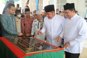 H. Herman Deru safari Sholat Jumat, kali ini di Masjid Sabar Desa Sungai Rebo Kecamatan Banyuasin I Kabupaten Banyuasin, pada hari Jumat (22/7). (Foto : Humas Prov. Sumsel)