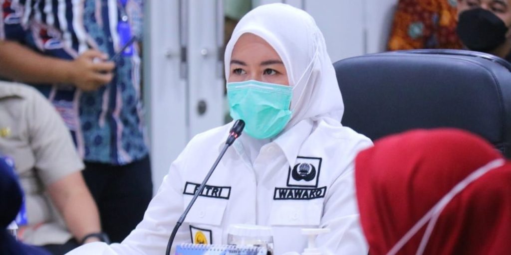 Wakil Wali Kota Palembang, Fitrianti Agustinda, memimpin Rapat Stunting pada Jumat 15 Juli 2022. (Foto : Kominfo Palembang)