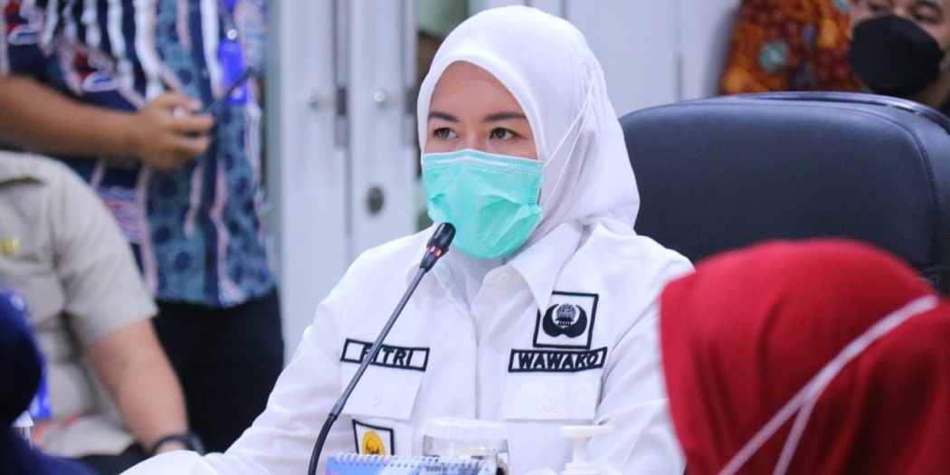 Wakil Wali Kota Palembang, Fitrianti Agustinda, memimpin Rapat Stunting pada Jumat 15 Juli 2022. (Foto : Kominfo Palembang)