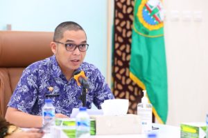 Kepala Dinas Kominfo Provinsi Sumsel, H Achmad Rizwan, S.STP., MM saat membuka Kegiatan Roadshow Gerakan Nasional 1000 Startup Digital Regional Sumatera Selatan, Lampung, dan Bangka Belitung secara Virtual di Sumsel Command Center, pads hari Jumat (7/22). (Foto : Humas Prov. Sumsel)