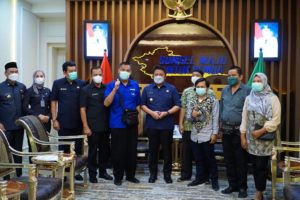 H. Herman Deru saat menerima Persatuan Tunanetra Indonesia (Pertuni) Provinsi Sumatera Selatan (Sumsel), di Ruang Tamu Gubernur Sumsel, pada hari Kamis (7/7) siang.