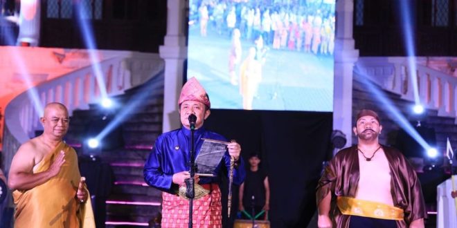 Gubernur Sumsel H. Herman Deru saat membuka Festival Sriwijaya XXX Tahun 2022 di Halaman Museum Sultan Mahmud Badaruddin (SMB) 2 Palembang, pada hari Rabu (29/6) malam. (Foto : Humas Prov. Sumsel)
