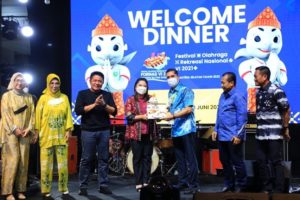 H. Herman Deru saat sambutan pada Welcome Dinner Fornas VI di Griya Agung, pada hari Kamis (30/6). (Foto : Humas Prov. Sumsel)