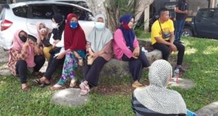 Wali sembilan murid SD 05 Tanjung Batu yang kehilangan saldo di rekening KIP. (foto : IST)