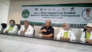 Konferensi Pers Persatuan Warga Tulang Sehat Indonesia (PERWATUSI) Meluncurkan Gerakan Sumsel Melawan Osteoporosis. (foto : SMSI Sumsel)