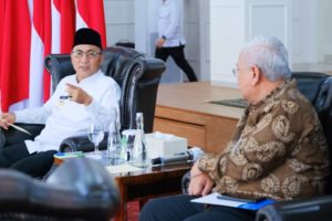 Pj. Bupati Muba, H. Apriyadi, bersama Direktur Utama Bank Sumsel Babel. (foto : Humas Pemkab Muba)