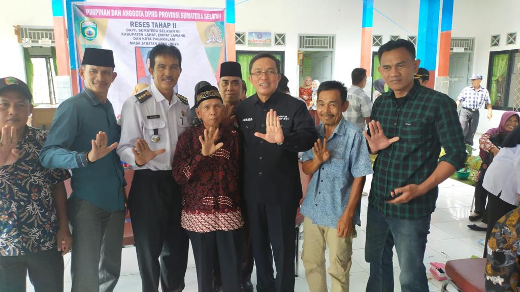 Anggota DPRD Sumsel, H. Juanda Hanafiah, bersama masyarakat saat Reses Tahap II Tahun 2022.