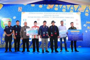 H. Herman Deru secara resmi membuka Jambore Petani Milenial Nasional Wilayah Barat di Desa Tebing Sari Mulya Kecamatan Belitang Madang Raya Kabupaten OKU Timur, pada hari Jumat (26/8). (Foto : Humas Prov. Sumsel)