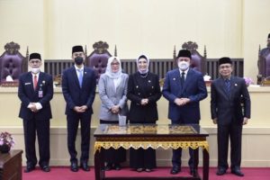 H. Herman Deru dan Ketua DPRD Sumsel Hj. RA Anita Noeringhati Rapat Paripurna ke LVI (54) DPRD Provinsi Sumsel, pada hari Rabu (31/8). (Foto : Humas Prov. Sumsel)