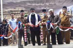 Peresmian Gedung Sekolah Islam Yayasan Madinatul Iman Al Islamiyah di Desa Belimbing Jaya Kecamatan Belimbing Kabupaten Muara Enim, pada hari Senin (29/8) siang. (Foto : Humas Prov. Sumsel)