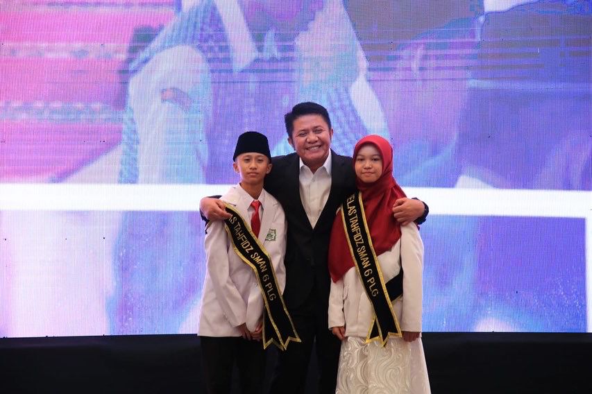 H. Herman Deru ketika menghadiri Pengukuhan Peserta Didik Baru dan Peluncuran Program Kelas Tahfidz SMA Negeri 6 Palembang, pada hari Sabtu (13/8). (Foto : Humas Prov. Sumsel)