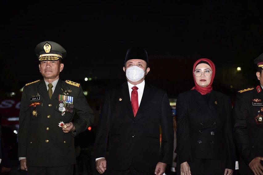 menggelar Upacara kehormatan renungan suci di Taman Makam Pahlawan Ksatria Ksetra Siguntang Palembang. Pada hari Selasa (16/8) malam. (Foto : Humas Prov. Sumsel)