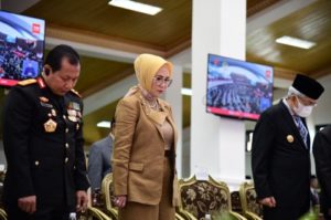 Pimpinan dan Anggota Dewan Perwakilan Rakyat Daerah (DPRD) Provinsi Sumatera Selatan (Sumsel) mendengarkan pidato kenegaraan Presiden Republik Indonesia, Ir. Joko Widodo, dalam Rapat Paripurna Istimewa pada hari Selasa tanggal 16 Agustus 2022 di Ruang Rapat Paripurna DPRD Provinsi Sumsel. (Foto : Humas DPRD Prov. Sumsel)