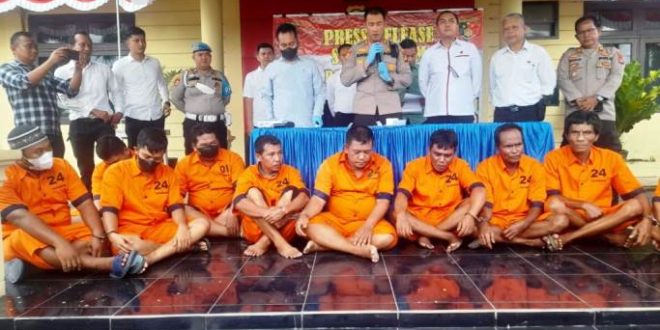 Aparat Gabungan Polres OI dan Mabes Polri Ringkus Sindikat Pengoplos BBM Payakabung. (foto : van)