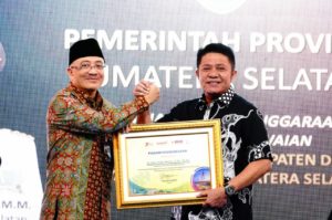 H. Herman Deru dalam acara BKN Award 2022 yang dilaksanakan di Ballroom Hotel Swarna Dwipa Palembang, pada hari Jumat (2/9). (Foto : Humas Prov. Sumsel)
