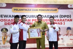 H. Herman Deru menghadiri Pelantikan dan Pengukuhan Dewan Pengurus Daerah DPD Asosiasi Badan Permusyawaratan Desa Nasional (ABPEDNAS) Prov Sumsel Periode 2022-2027 di Hotel Swarna Dwipa, pada hari Senin (19/9). (Foto : Humas Prov. Sumsel)