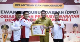 H. Herman Deru menghadiri Pelantikan dan Pengukuhan Dewan Pengurus Daerah DPD Asosiasi Badan Permusyawaratan Desa Nasional (ABPEDNAS) Prov Sumsel Periode 2022-2027 di Hotel Swarna Dwipa, pada hari Senin (19/9). (Foto : Humas Prov. Sumsel)