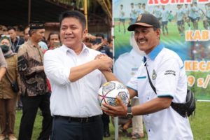 H. Herman Deru membuka dan meninjau langsung pertandingan turnamen sepakbola road to Gubernur Cup, di lapangan sepakbola Desa Sebau Kecamatan Gelumbang, Kabupaten Muara Enim, pada hari Minggu (18/9). (Foto : Humas Prov. Sumsel)