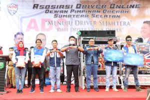 Herman Deru ketika hadir pada HUT ke 5 Asosiasi Driver Online (ADO) Sumsel di Stadion Kamboja Palembang, pada hari Kamis (8/9). (Foto : Humas Prov. Sumsel)