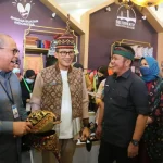 Menteri Parekraf Republik Indonesia, Sandiaga Uno, didampingi Gubernur Sumsel, Herman Deru, di Griya Agung, pada hari Rabu (14/9) sore. (Foto : Humas Prov. Sumsel)