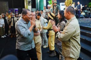 Kenal Pamit Kapolda Sumatera Selatan dari Irjen Pol. Drs. Toni Hermanto, MH Kepada Irjen Pol. Albertus Rachmad Wibowo, S.I.K, Senin (24/10/2022) malam di Griya Agung. (Foto : Humas Pemkab Muba)
