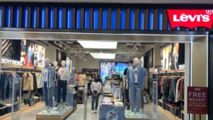 Dengan konsep Levi’s® NextGen Store, Original Levi's® Store di Palembang Icon menghadirkan pengalaman belanja yang sangat dipersonalisasi bagi konsumen
