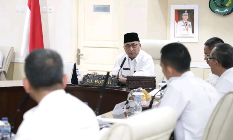 Pj Bupati Muba Drs Apriyadi MSi bersama BPN Muba mendorong warga Muba untuk mengikuti program PTSL (Foto:Pemkab Muba)