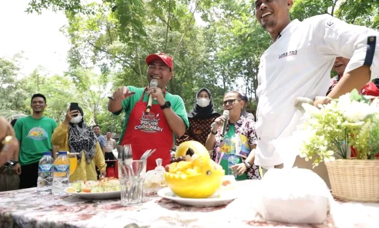 Pj Bupati Muba bersama Forkopimda dan didampingi istri mencicipi hasil masakan dari setiap Kepala OPD (Foto:Pemkab Muba)
