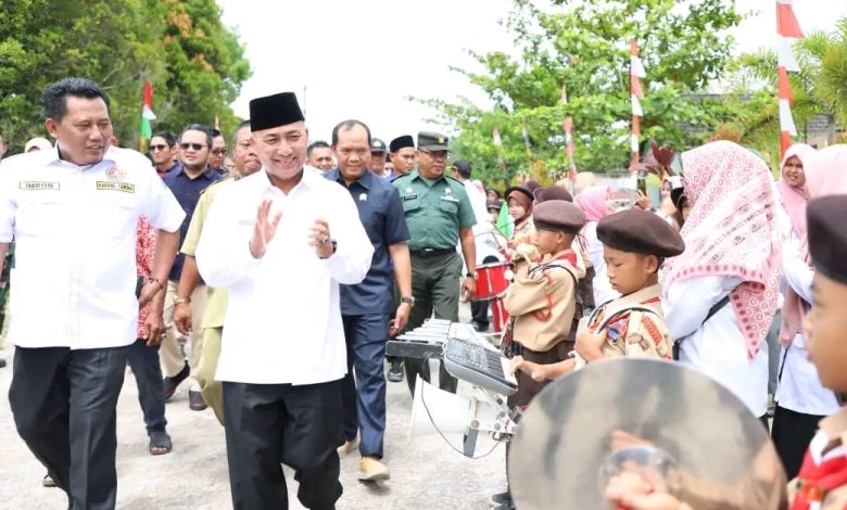 Ngantor Dikecamatan dan Desa Salah satu Solusi Mendengarkan Langsung Keluhan Warga(Foto : Pemkab Muba)