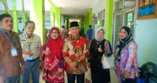 Buat Kaget Guru, Rebutan Minta Swafoto (Foto: Pemkab Muba)